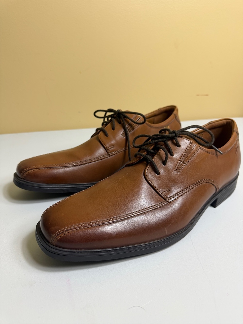 Clarks Men's Tilden Walk Oxford dress shoes brown leather. Size 9